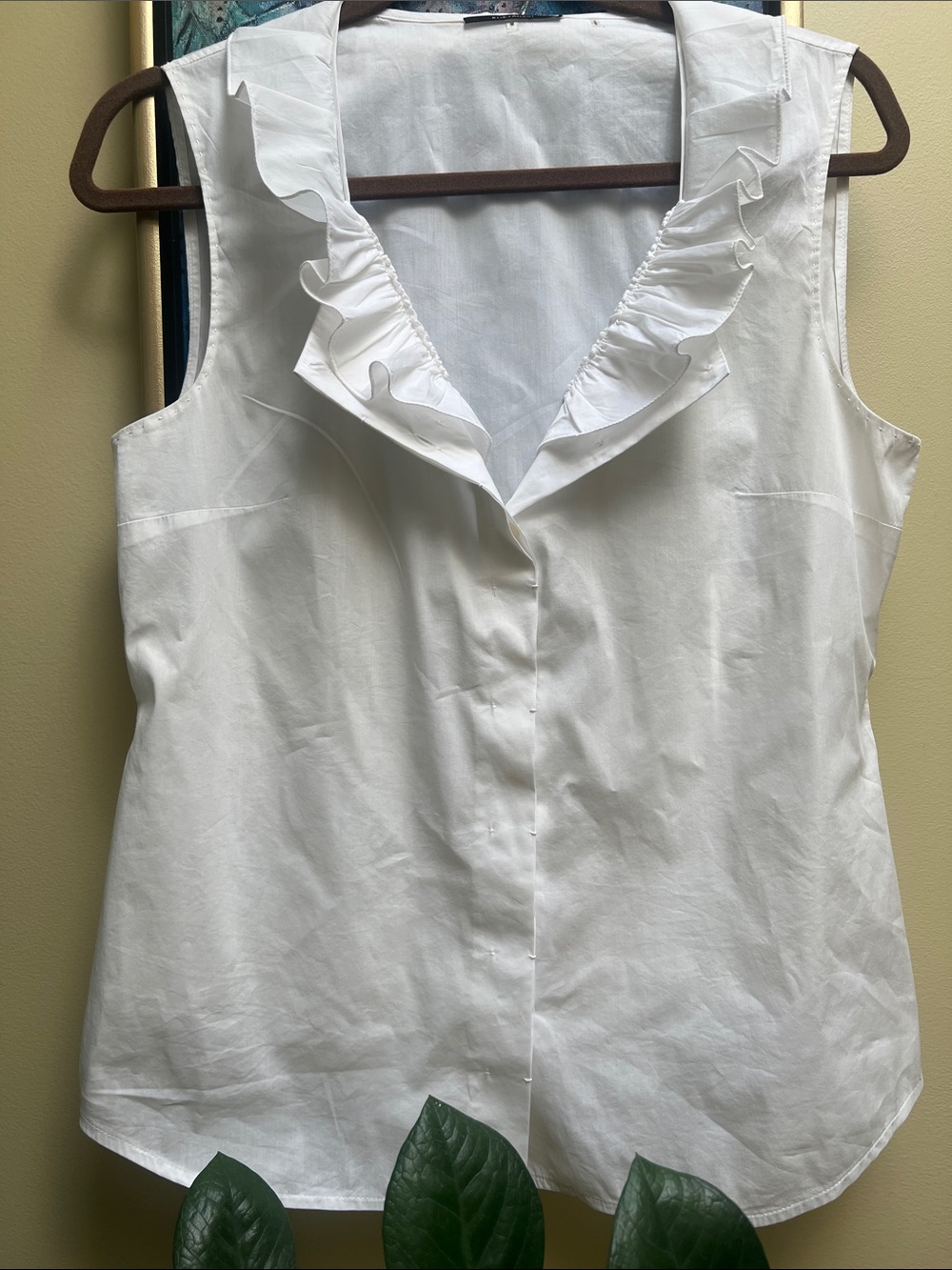 Elie Tahari  Sleeveless Ruffle V-Neck Blouse - size M